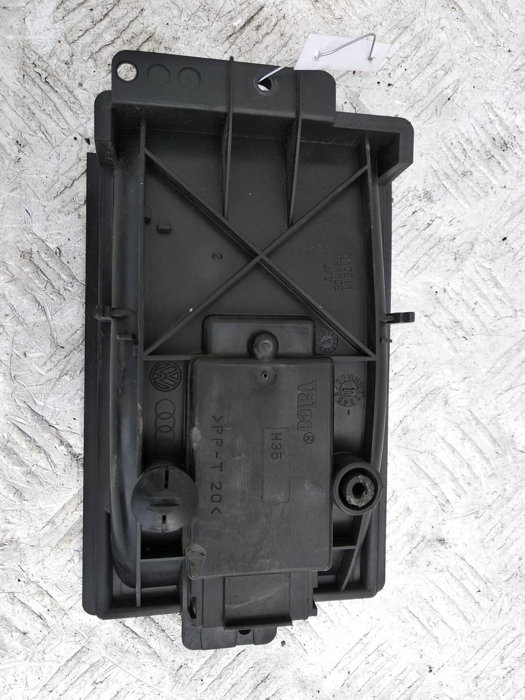 сопротивление печки Volkswagen Golf-4 1998, 1.4 л., бензин, МКПП, красный, хетчбэк 5 дв., 1J0819022A