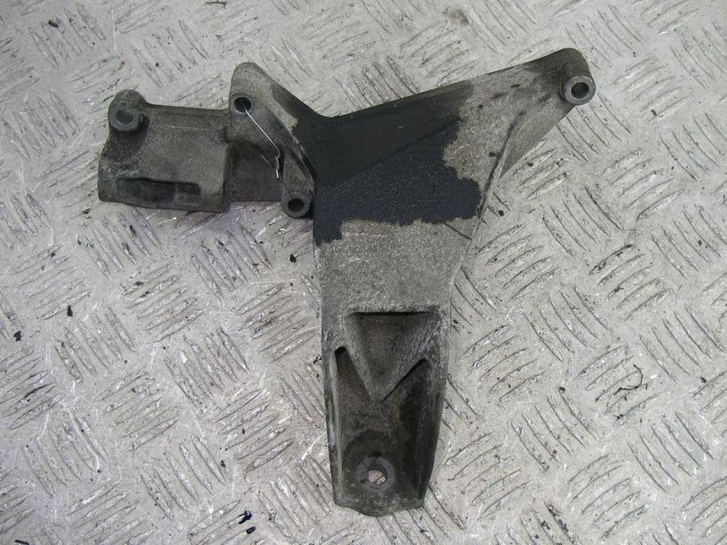 кронштейн двигателя BMW 3 E46 2005, 2.0 л., дизель, АКПП, чёрный, универсал, 22116753225