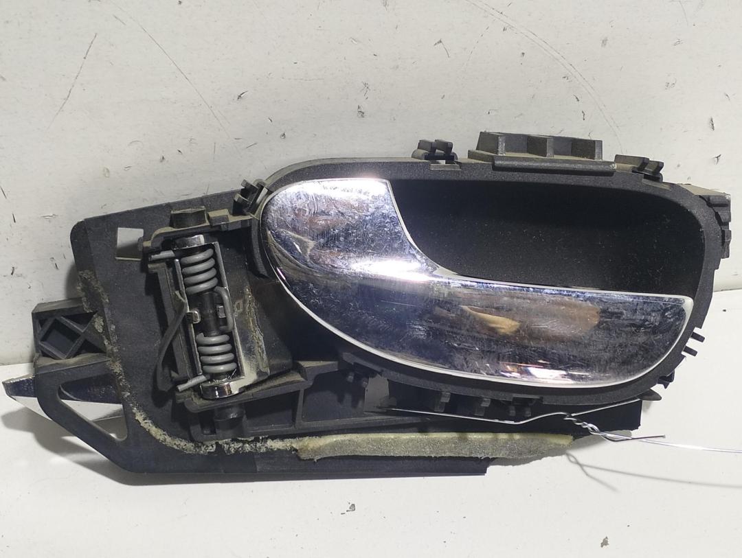 ручка внутренняя передняя левая Peugeot 307 1 поколение 2004, 2.0 л., бензин, МКПП, чёрный, кабриолет, 9643604577 - фото №1