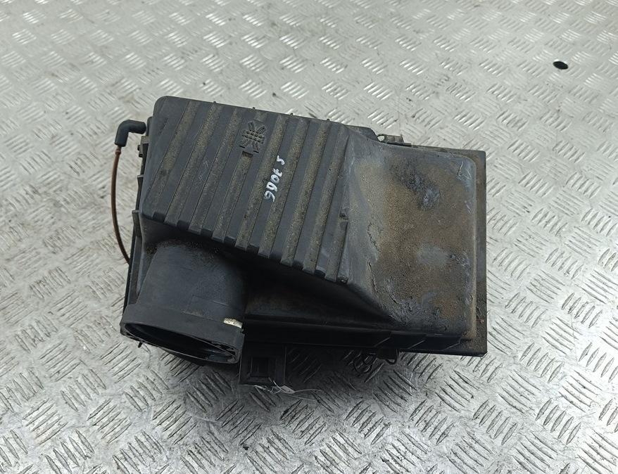 корпус воздушного фильтра Volkswagen Passat B4 1995, 1.6 л., бензин, МКПП, синий, универсал, 3A0129607AT - фото №1