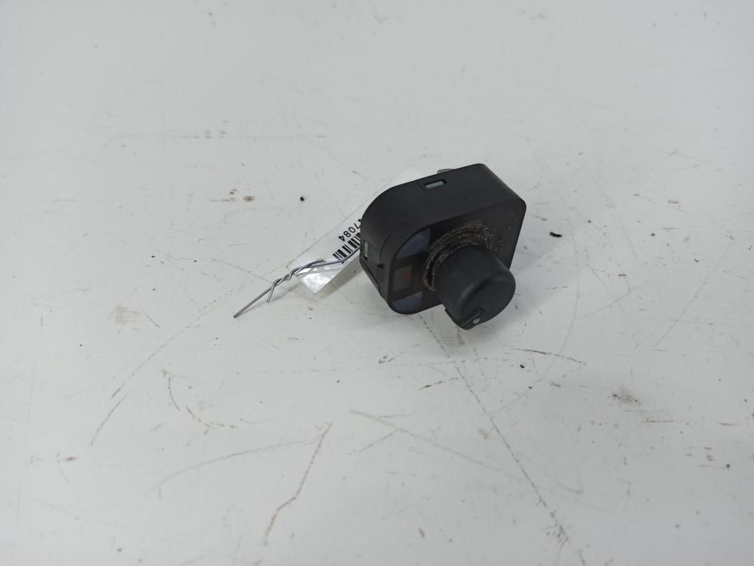 джойстик регулировки зеркал Audi A4 B6 2002, 2.0 л., бензин, МКПП, чёрный, универсал, 8E0959565 - фото №1