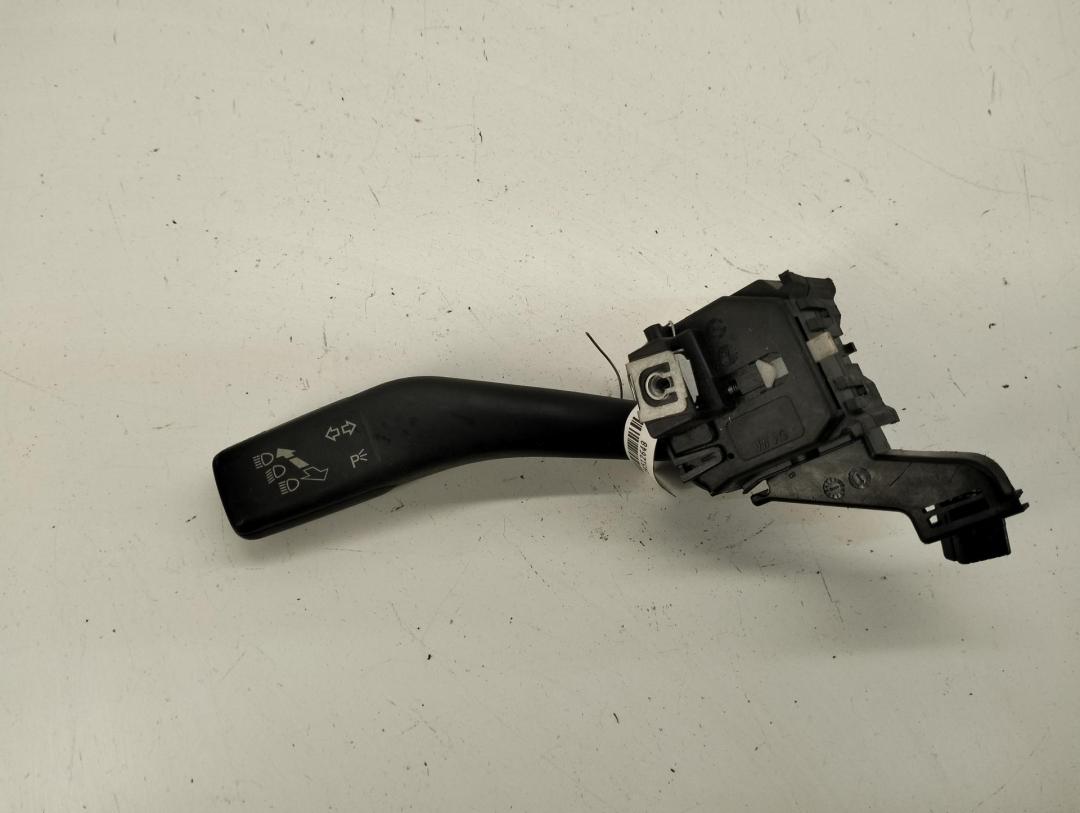 переключатель поворотов Volkswagen Tiguan 2008, 2.0 л., дизель, МКПП, чёрный, внедорожник 5 дв., 1K0953513E