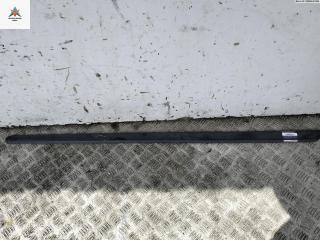 молдинг двери передней левой Peugeot 107 1 поколение 2005, 1.0 л., бензин, МКПП, чёрный, хетчбэк 3 дв.