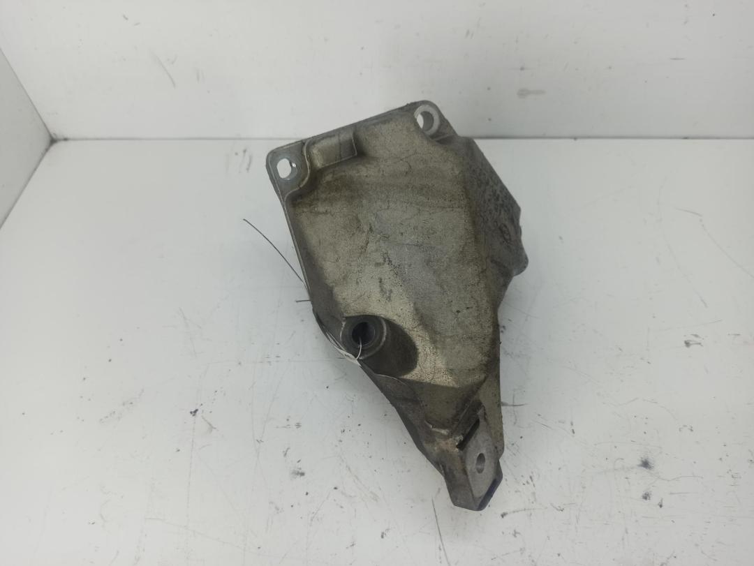 кронштейн двигателя Audi A6 C5 1999, 2.7 л., бензин, АКПП, чёрный, универсал, 8D0199307K