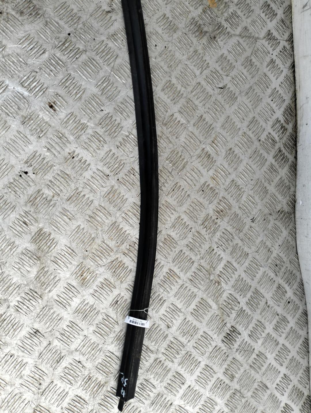 Молдинг стекла двери задней правой наружный Citroen Xsara Picasso 2004, 1.6 л., дизель, МКПП, серый, минивэн