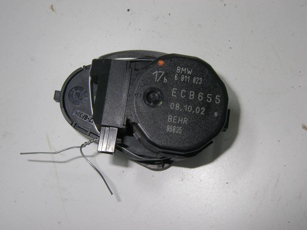 моторчик заслонки печки BMW 7 серия E65/E66/E67 2002, 4.4 л., бензин, АКПП, чёрный, седан, 6911823 - фото №1