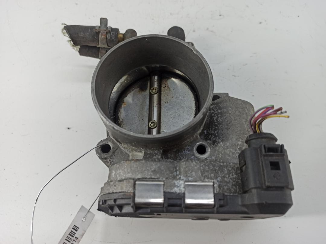 заслонка дроссельная Audi A4 B6 2002, 3.0 л., бензин, АКПП, красный, универсал, 078133062B