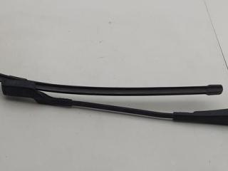 Щеткодержатель (поводок стеклоочистителя) передний Renault Twingo 2 поколение 2008, 1.2 л., бензин, МКПП, синий, хетчбэк 3 дв., 8200725624