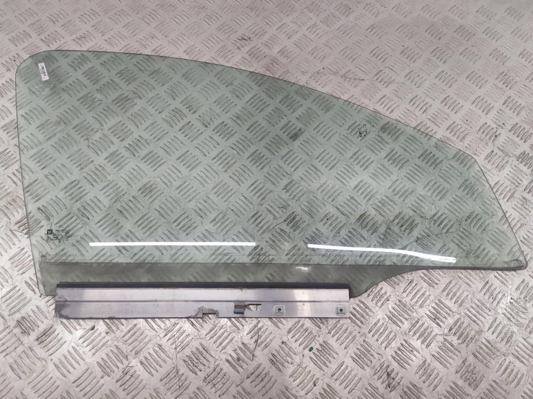 стекло двери передней правой Opel Corsa C 2002, 1.4 л., бензин, АКПП, красный, хетчбэк 5 дв.