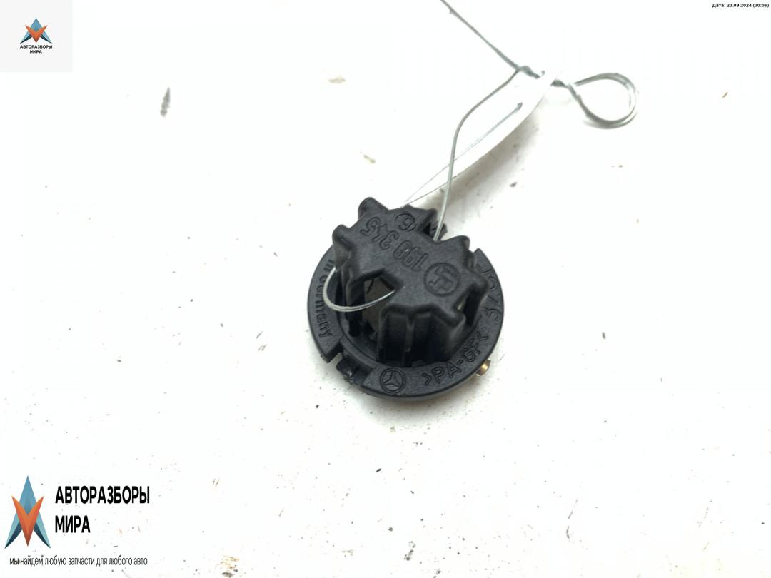 Патрон лампы фонаря Mercedes-Benz E-Класс W210/S210 1998, 3.2 л., бензин, АКПП, серый, седан, 199345 - фото №1