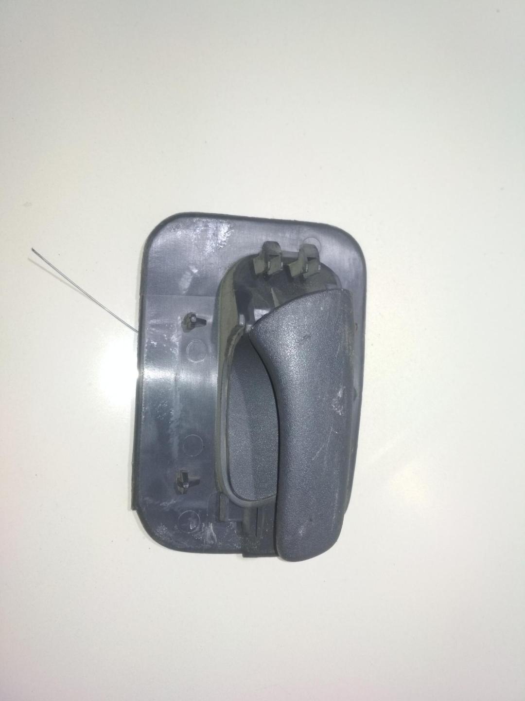 ручка внутренняя задняя правая Opel Corsa B 1995, 1.4 л., бензин, МКПП, белый, хетчбэк 5 дв., 90388608 - фото №1