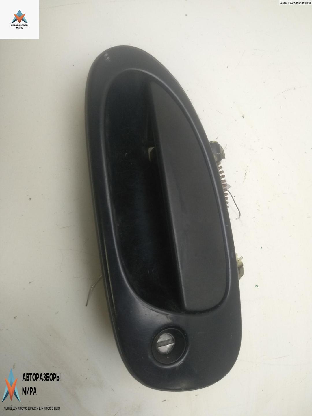 ручка наружная передняя левая Mazda 323C BA 1996, 1.5 л., бензин, МКПП, серый, хетчбэк 3 дв. - фото №1