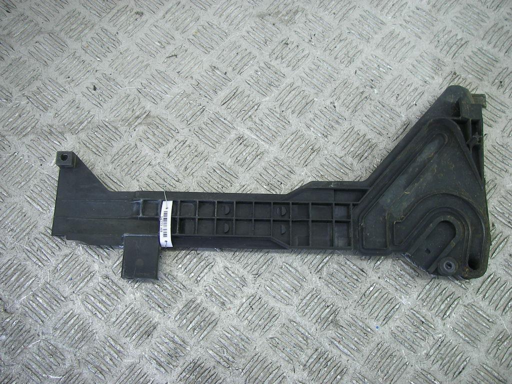 кронштейн радиатора BMW 3 E46 2001, 2.2 л., бензин, МКПП, чёрный, седан, 1436250