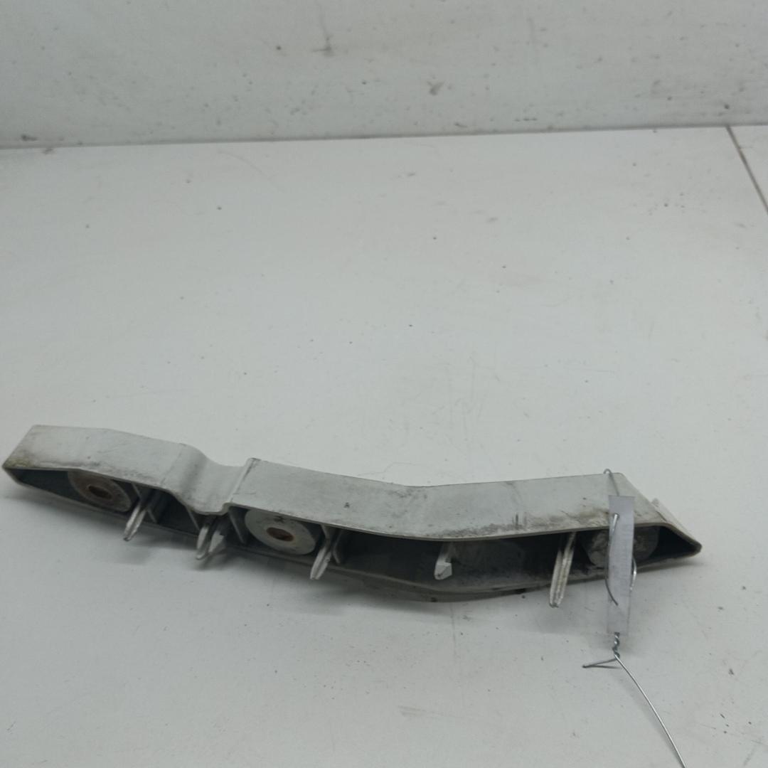 кронштейн переднего бампера Ford Focus II 2006, 1.6 л., дизель, МКПП, белый, универсал, 4M5117D959AF