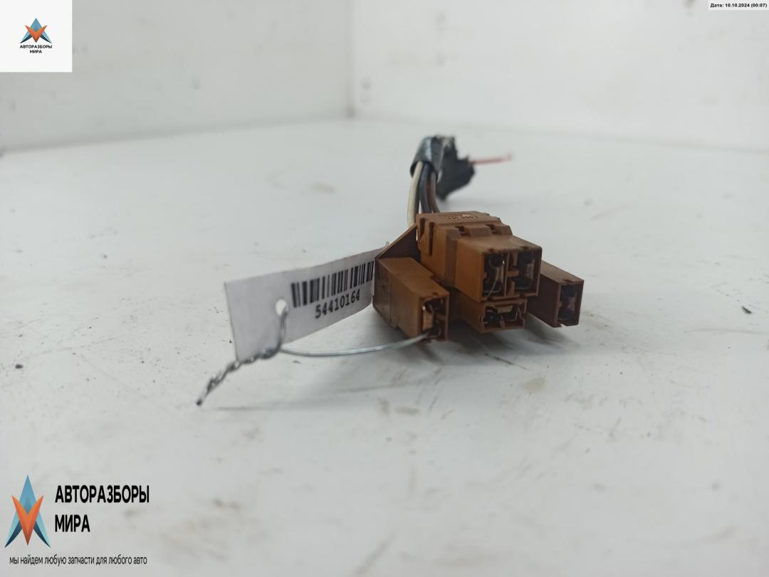 разъем (фишка) проводки Audi A4 B5 1996, 1.8 л., Ti, бензин, МКПП, красный, универсал, 443972995 - фото №1