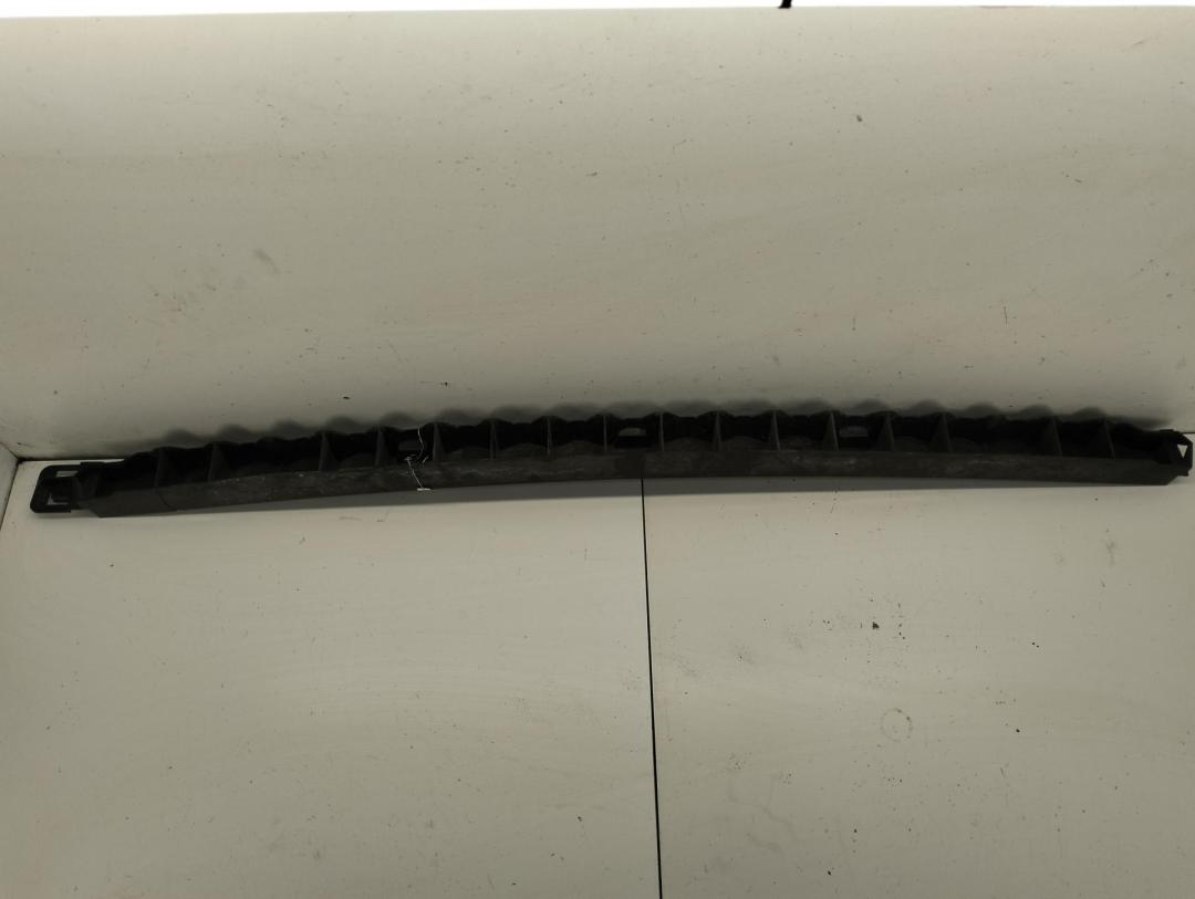 кронштейн заднего бампера Volkswagen Polo 2003, 1.9 л., дизель, МКПП, чёрный, хетчбэк 3 дв., 6Q6807863