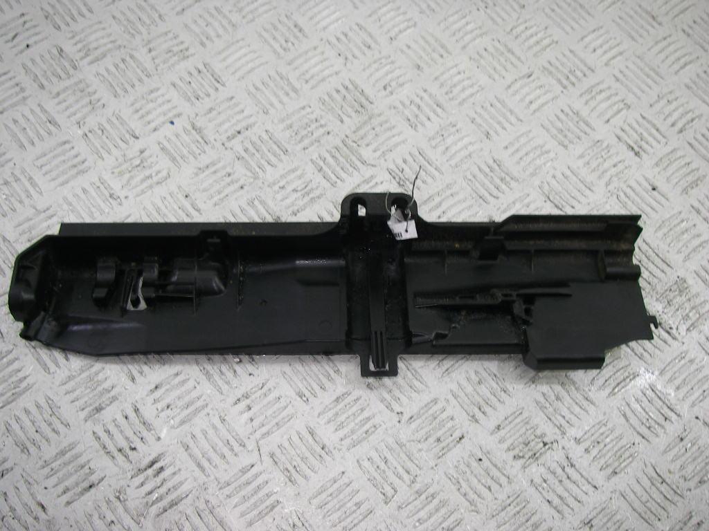 кронштейн радиатора BMW 3 серия E90/E91/E92/E93 2006, 2.0 л., дизель, АКПП, чёрный, универсал, 17107524912 - фото №1