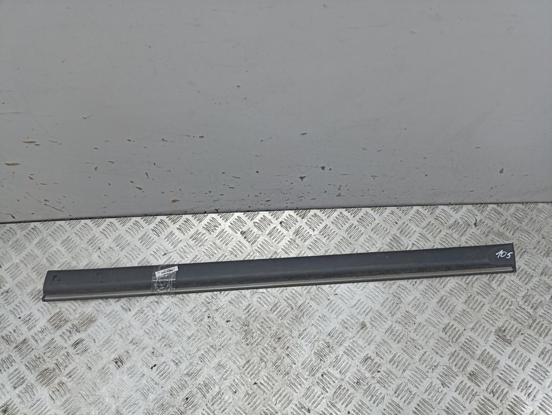 молдинг двери передней правой Opel Omega B 1994, 2.0 л., бензин, МКПП, зелёный, седан