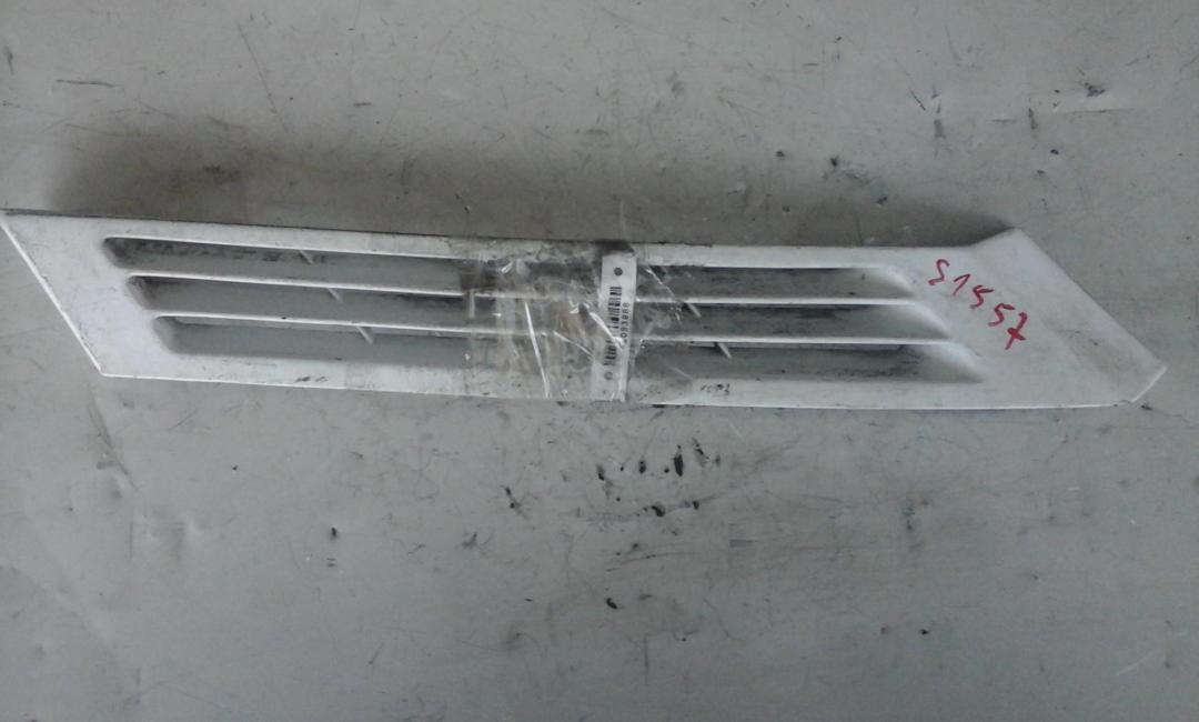 молдинг (накладка кузовная) Mercedes-Benz 190 W201 1990, 1.8 л., бензин, АКПП, белый, седан, 2016980189
