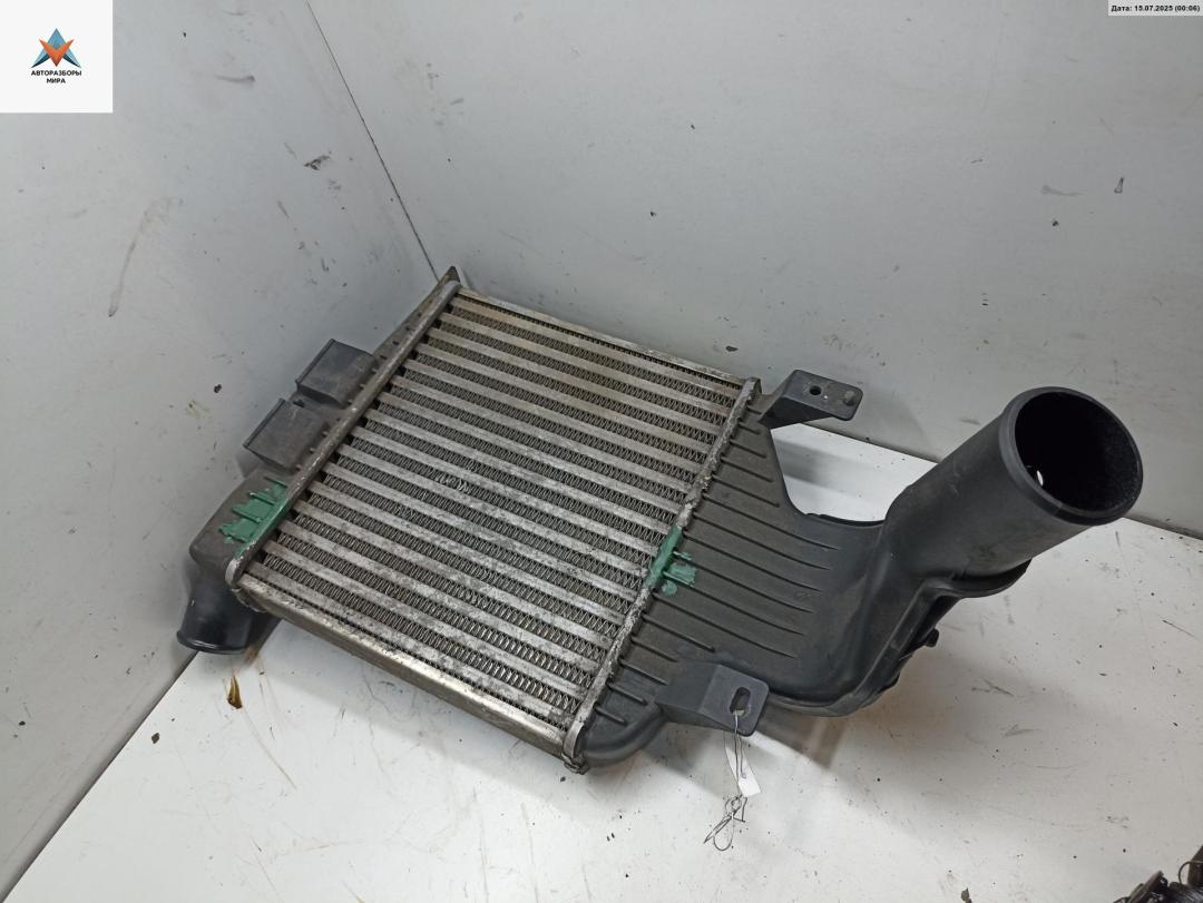 радиатор интеркулера Opel Zafira 2 поколение (B) 2006, 2.0 л., бензин, МКПП, чёрный, минивэн, 13161078 - фото №1