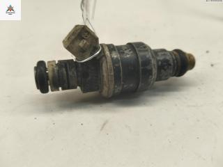 форсунка Volkswagen Passat B4 1995, 1.6 л., бензин, МКПП, синий, универсал, 037906031J