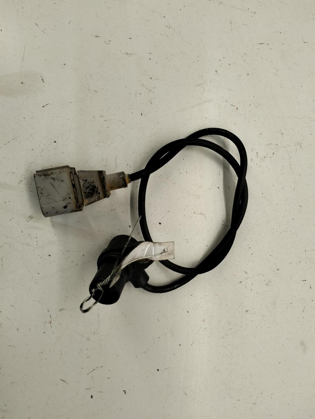 датчик коленвала Volkswagen Passat B5+ (GP) 2001, 2.0 л., бензин, АКПП, серый, универсал, 261210148