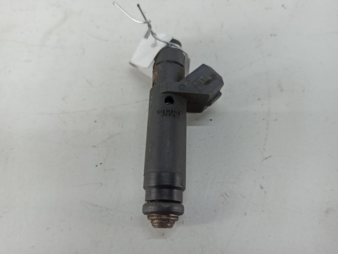 форсунка Audi A4 B5 2001, 1.6 л., бензин, МКПП, чёрный, универсал, 06B133551Q