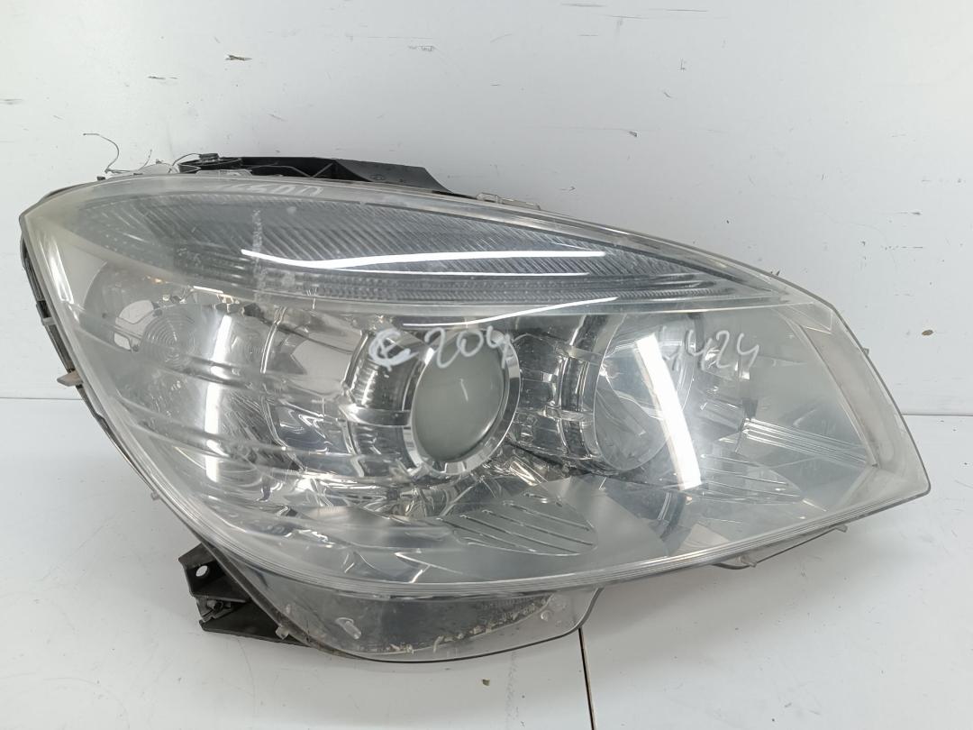фара правая Mercedes-Benz C W204 2007, 1.8 л., бензин, МКПП, чёрный, седан, 2048208461
