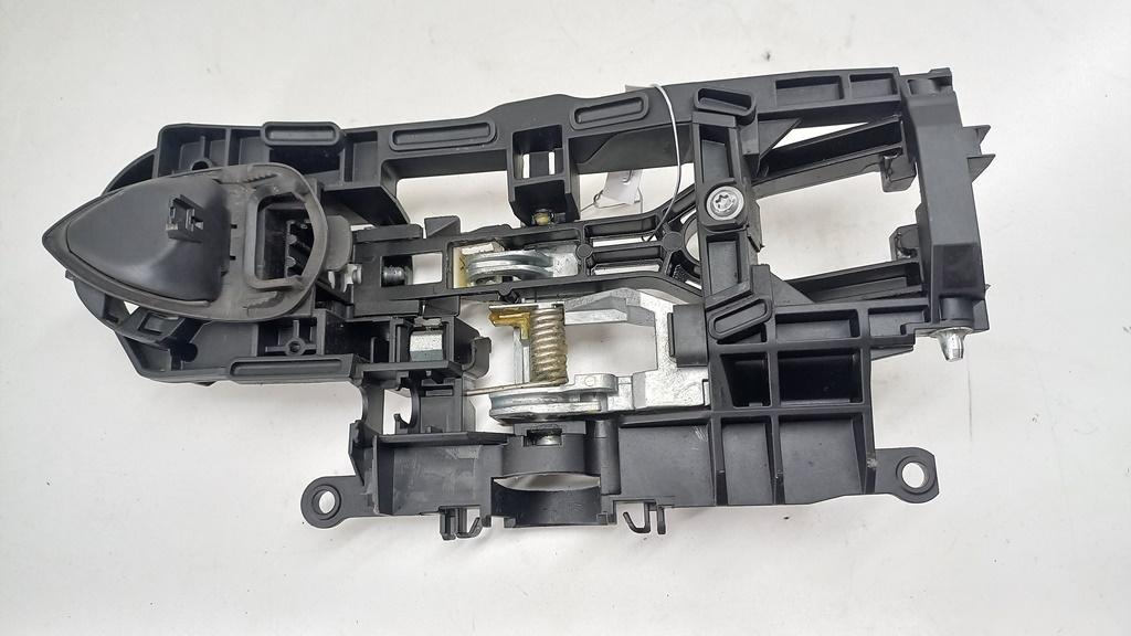 Корпус (держатель) ручки двери передней правой BMW 5 F10/F11 2012, 2.0 л., дизель, АКПП, белый, универсал, 4717565009