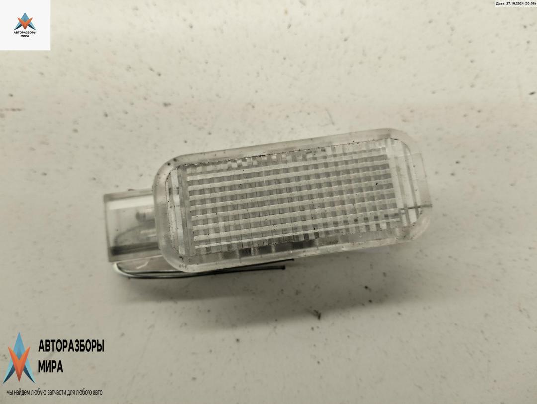 фонарь салона (плафон) Volkswagen Passat B5 1998, 1.6 л., бензин, МКПП, серый, седан, 3B0947415 - фото №1