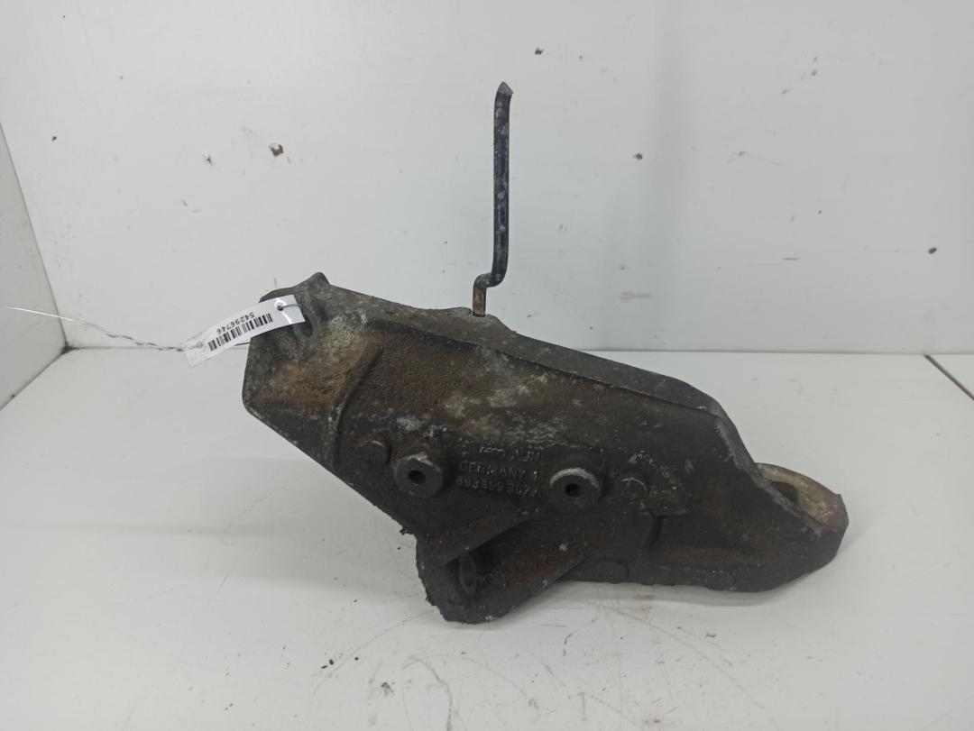 кронштейн двигателя Audi 90 89/B3 1988, 2.3 л., бензин, МКПП, белый, седан, 893199307A - фото №1