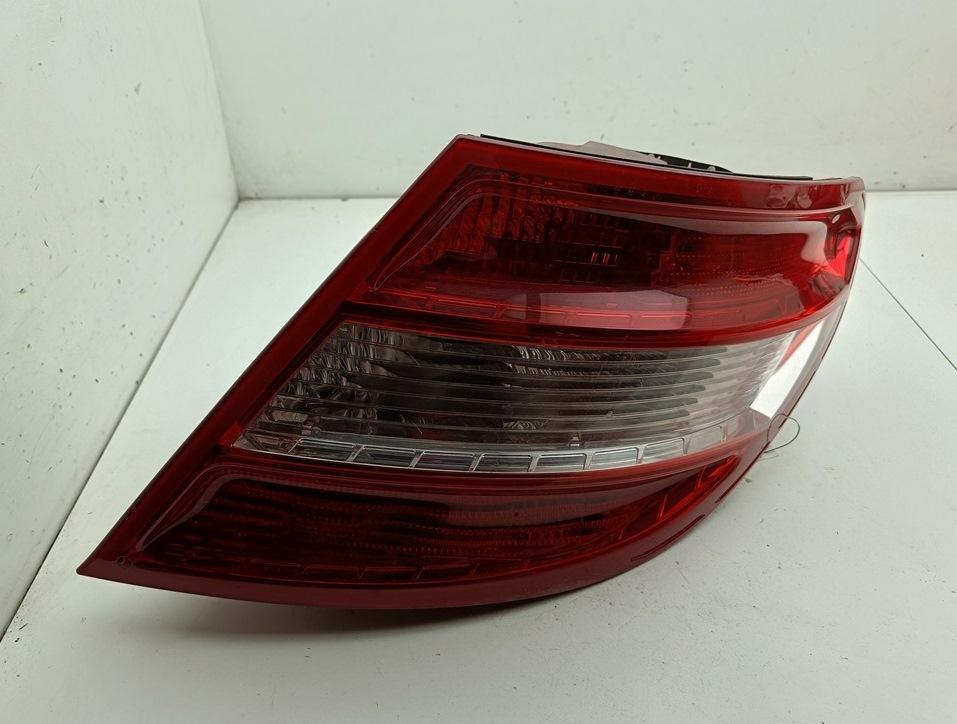фонарь задний правый Mercedes-Benz C-Класс W204/S204 2007, 1.8 л., бензин, МКПП, чёрный, седан, 2048200264 - фото №1