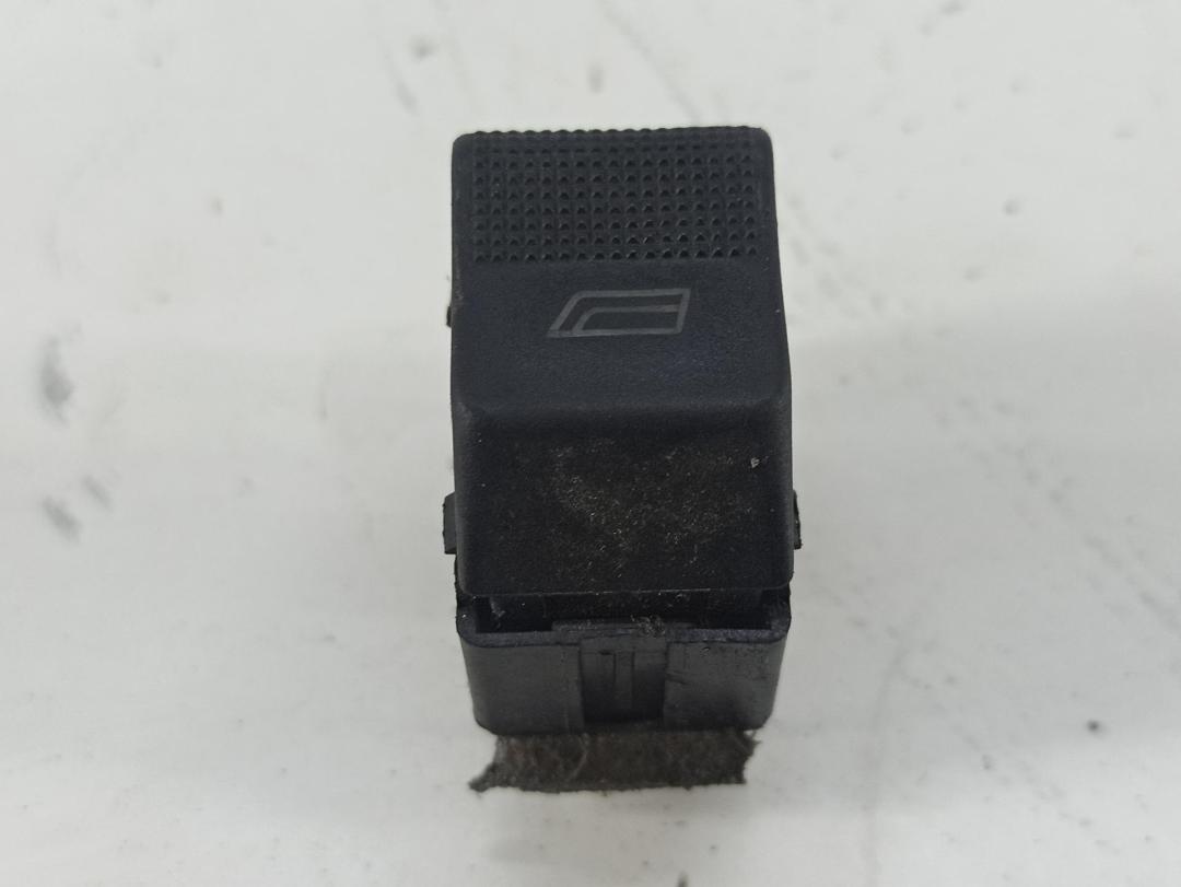 кнопка стеклоподъемника переднего левого Audi A4 B5 1996, 2.8 л., бензин, АКПП, синий, универсал, 4D0959855 - фото №1