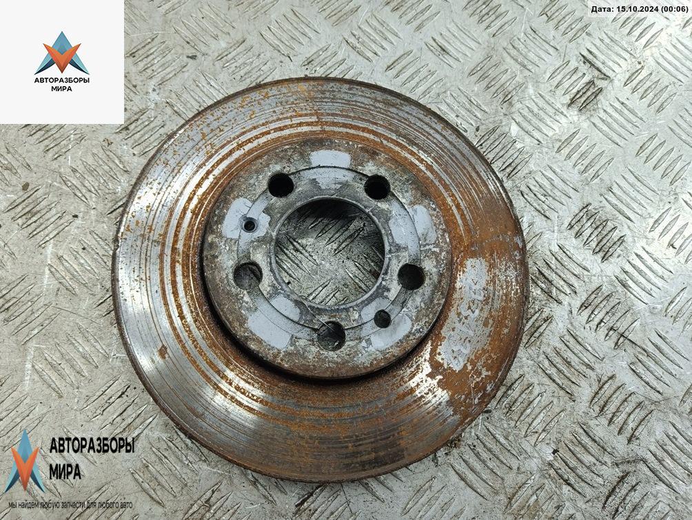 диск тормозной передний Volkswagen Golf 4 поколение 1998, 1.4 л., бензин, МКПП, чёрный, хетчбэк 3 дв. - фото №1