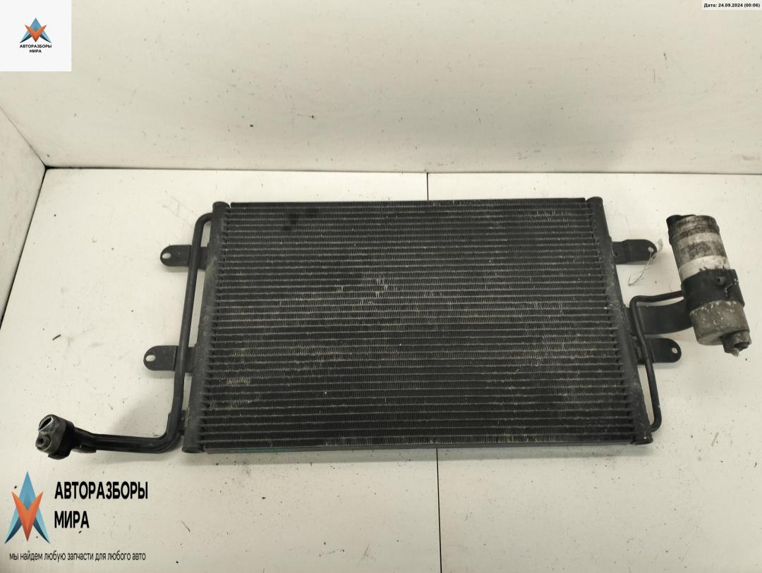 радиатор кондиционера Volkswagen Golf 4 поколение 2000, 1.6 л., бензин, МКПП, серый, хетчбэк 5 дв., 1J0820411D - фото №1