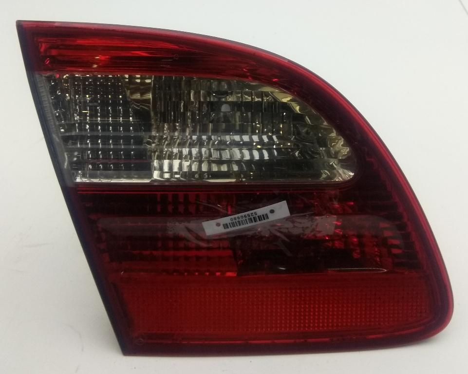 фонарь крышки багажника левый Mercedes-Benz E-Класс W211/S211 2003, 2.2 л., дизель, АКПП, чёрный, универсал, 2118201364 - фото №1