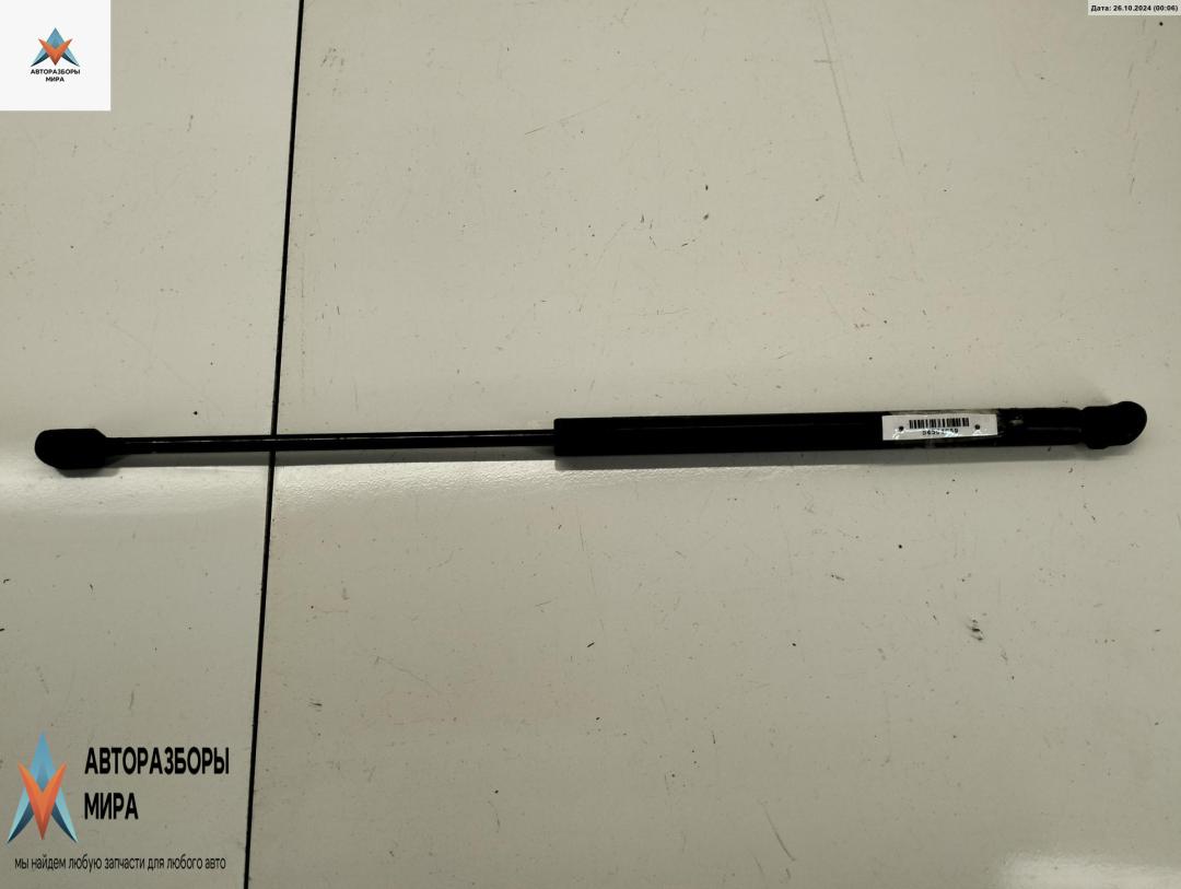 амортизатор крышки багажника (3-5 двери) Volkswagen Golf 3 поколение 1994, 1.6 л., бензин, МКПП, чёрный, хетчбэк 5 дв., 1H6827550A - фото №1