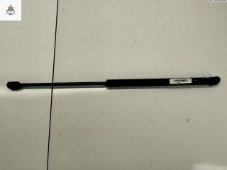 амортизатор крышки багажника (3-5 двери) Volkswagen Golf 3 поколение 1994, 1.6 л., бензин, МКПП, чёрный, хетчбэк 5 дв., 1H6827550A