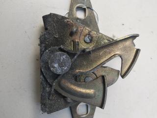 замок капота Volkswagen Passat B3 1990, 1.6 л., дизель, МКПП, белый, универсал