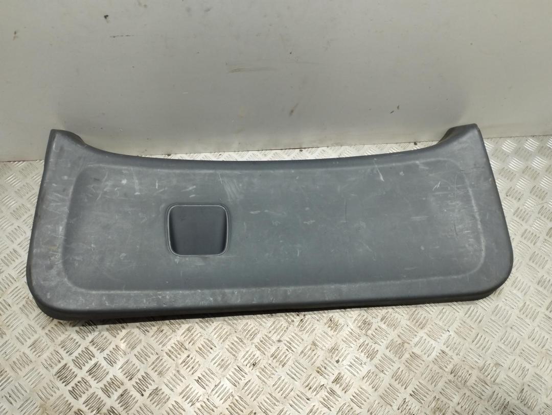 обшивка крышки багажника Mitsubishi Colt 6 поколение (Z20/Z30) 2004, 1.3 л., бензин, МКПП, чёрный, хетчбэк 5 дв., MR951629ZZ - фото №1