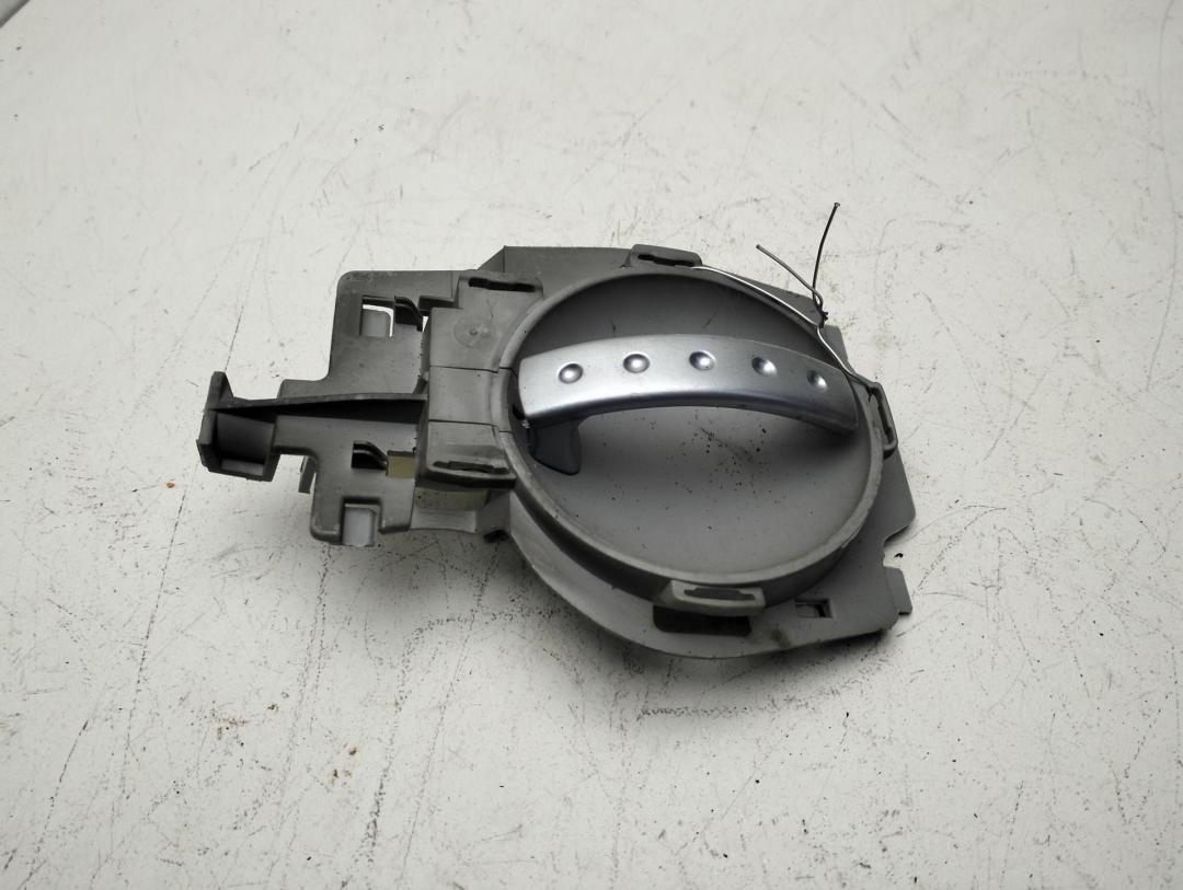 ручка внутренняя передняя левая Citroen C3 (FC/FN, 2002, 1.4 л., дизель, МКПП, серый, хетчбэк 5 дв., 9647164977 - фото №1