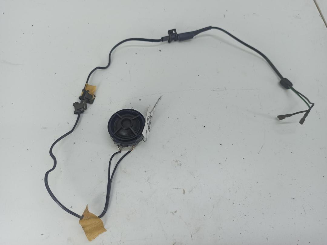 динамик высокочастотный (пищалка) Audi A4 B5 1996, 1.8 л., Ti, бензин, МКПП, красный, универсал, 8D0035399