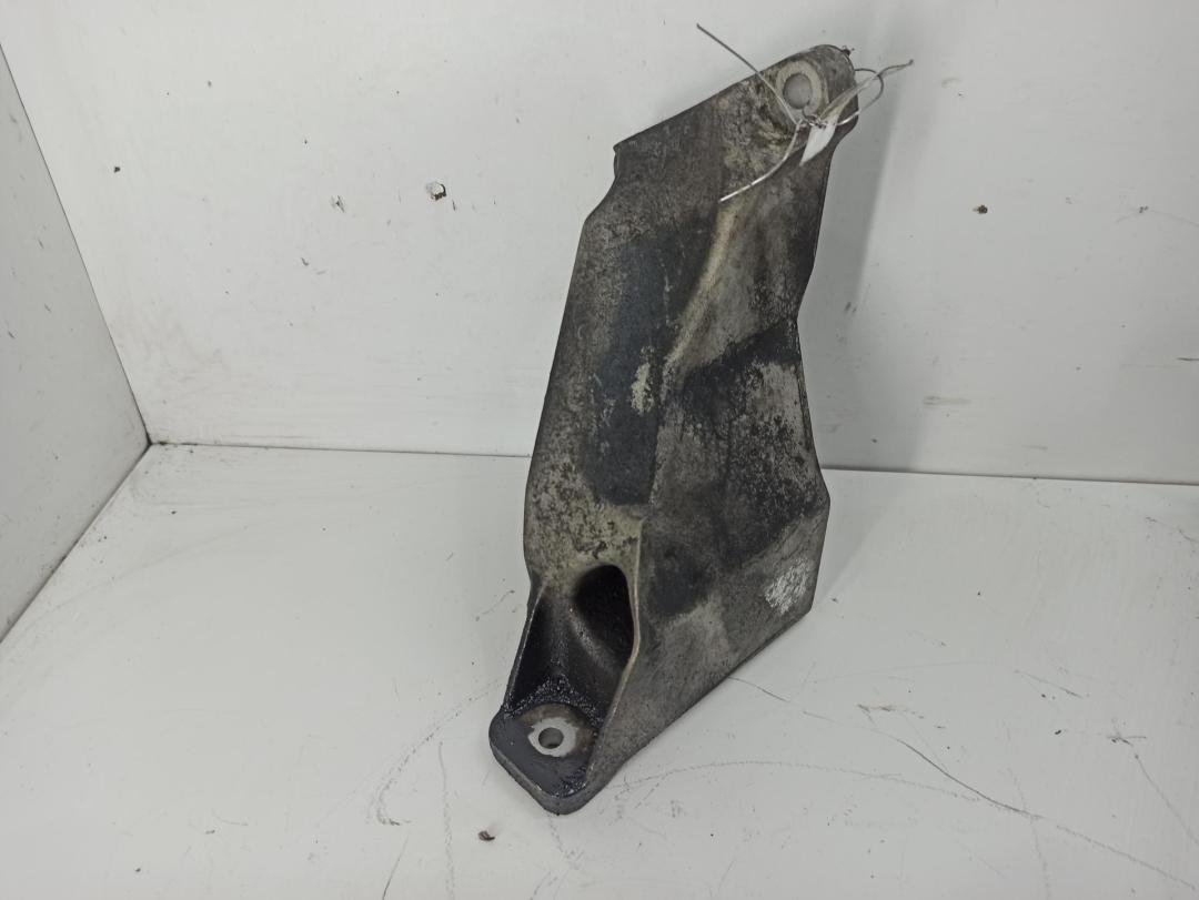кронштейн двигателя Audi A6 C5 2003, 1.9 л., дизель, МКПП, чёрный, универсал, 8D0199307P