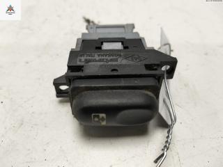 кнопка стеклоподъемника заднего правого Renault Laguna 1 поколение 1996, 2.0 л., бензин, МКПП, зелёный, хетчбэк 5 дв., ARD