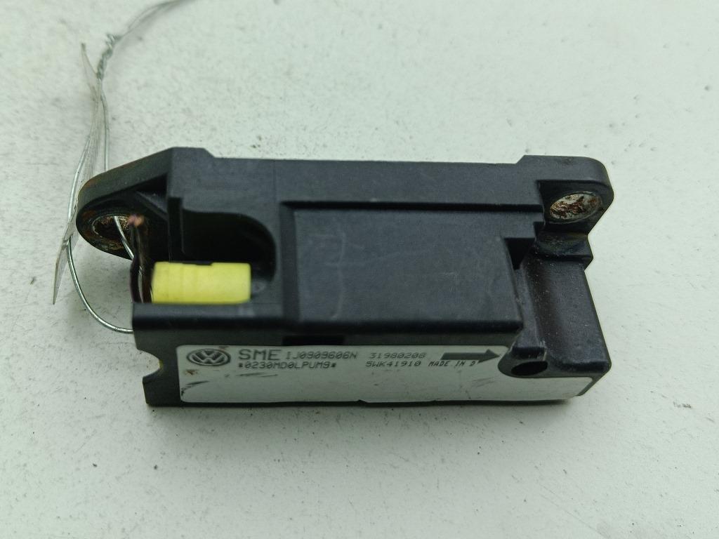 датчик AirBag Volkswagen Passat B5 1998, 1.6 л., бензин, МКПП, синий, универсал, 1J0909606N