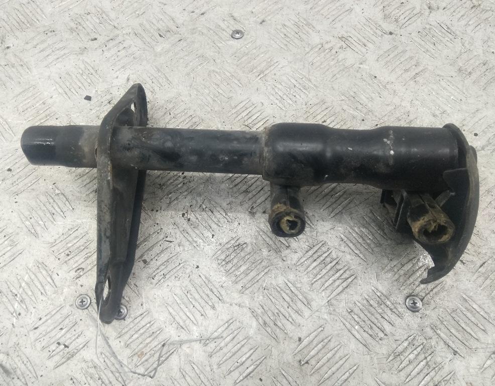 кронштейн заднего бампера Audi A4 B5 1995, 1.8 л., бензин, МКПП, серый, седан, 8D0807331B
