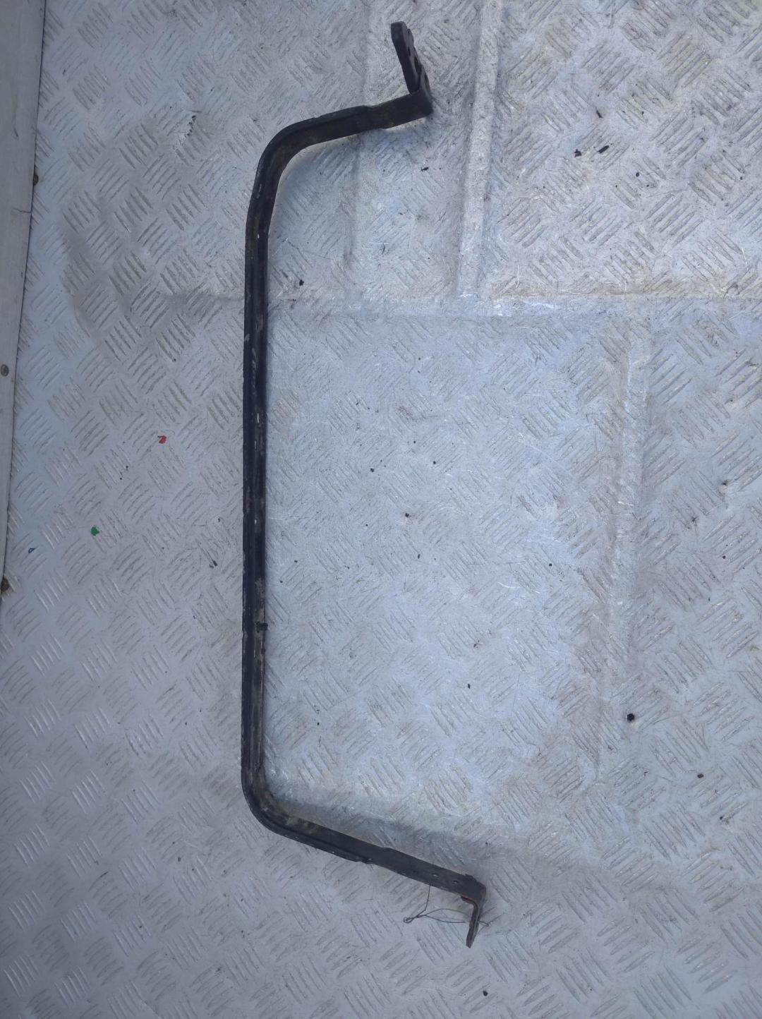 крепление бака топливного Ford Focus 2 поколение 2005, 1.6 л., i, бензин, МКПП, чёрный, универсал, 3M519054AD - фото №1
