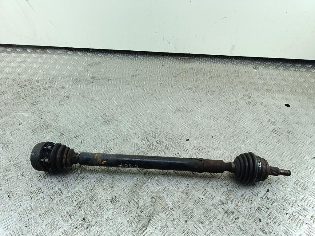 полуось передняя правая (приводной вал, ШРУС) Volkswagen Golf-4 2004, 1.4 л., бензин, МКПП, чёрный, универсал, 1J0407272F