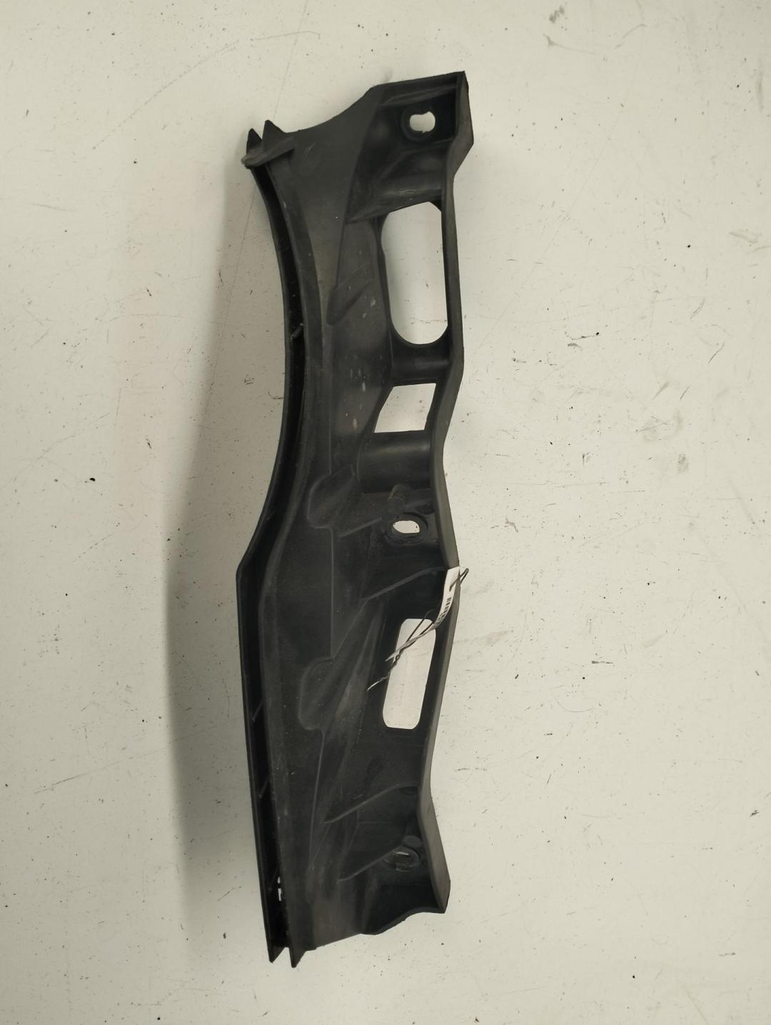 кронштейн переднего бампера Volkswagen Passat B6 2007, 2.0 л., дизель, МКПП, серый, универсал, 3C0807889 - фото №1