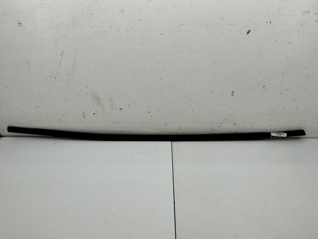 Молдинг стекла двери наружный Volkswagen Touran 2003, 1.6 л., бензин, МКПП, чёрный, минивэн, 1T0853516B